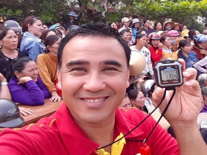 Khi làm MC, Quyền Linh không ít lần “gian lận” giúp những người gặp khó khăn chiến thắng để họ có tiền trang trải cuộc sống. Ảnh: Người đưa tin