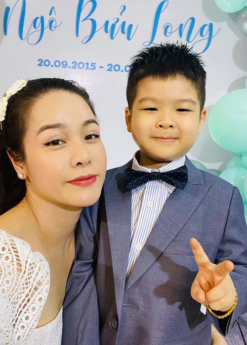 Nữ diễn viên không ở đến khai tiệc để tránh làm phiền gia đình chồng cũ.