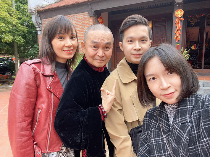 Vào các dịp lễ Tết, Xuân Hinh luôn khoe ảnh gia đình quây quần.