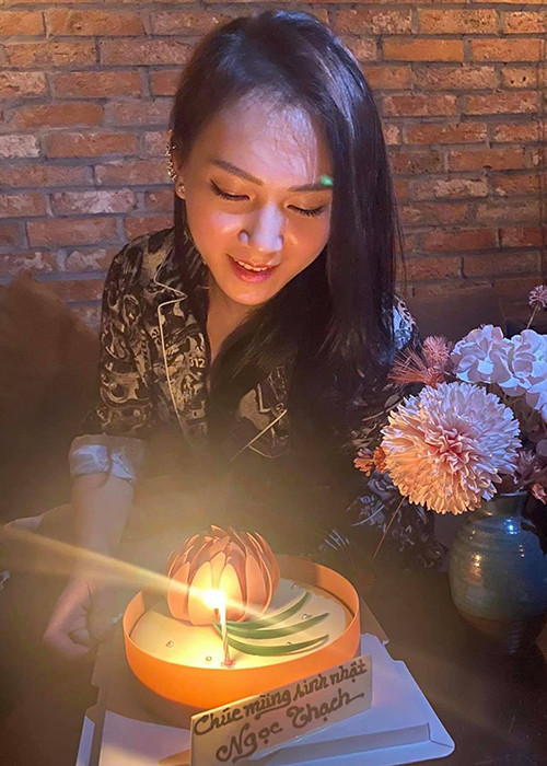 Dù ở ẩn nhưng cuộc sống của Ngọc Thạch vẫn nhận được sự chú ý của nhiều khán giả.