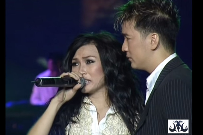Khoảnh khắc Đàm Vĩnh Hưng - Phương Thanh ôm nhau thắm thiết trong nước mắt trước gần 7000 khán giả là hình ảnh đẹp, vô cùng đáng nhớ. Ảnh: cắt ra từ clip