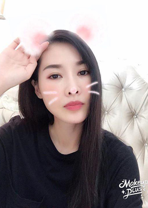 Quế Vân cho biết, cho đến nay, cô đã phẫu thuật thẩm mỹ được 1 tháng 18 ngày. Cô vui mừng vì hậu dao kéo được mọi người khen trẻ và xinh hơn. “Ước mơ đã trở thành hiện thực rồi”, Quế Vân bày tỏ. Ảnh: FBNV