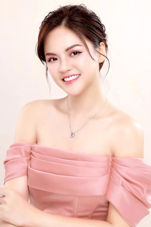 Thu Quỳnh từng vào top 30 cuộc thi Hoa hậu Việt Nam 2008.