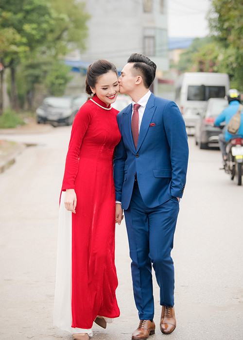 Lễ ăn hỏi của Tố Như với hôn phu Trần Trung Hiếu vừa diễn ra. Trần Trung Hiếu sinh năm 1993. Anh từng là soái ca cảnh sát được cư dân mạng săn lùng bởi vẻ điển trai.
