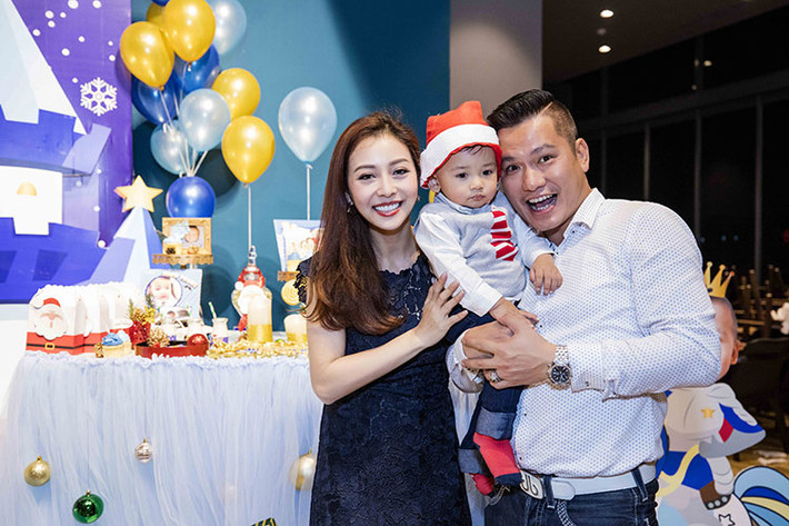 Mặc dù tháng 12 rất nhiều sự kiện nhưng Jennifer Phạm vẫn ưu tiên gia đình là trên hết.