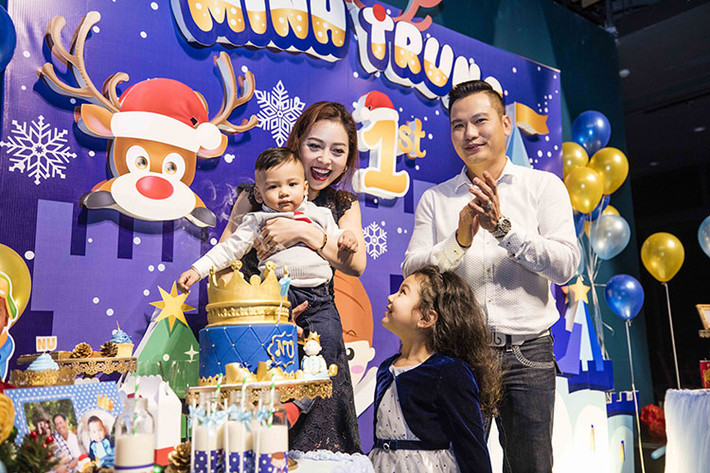 Để mừng sinh nhật lần đầu tiên của bé Nu, vợ chồng Jennifer Phạm tổ chức một bữa tiệc hoành tráng.