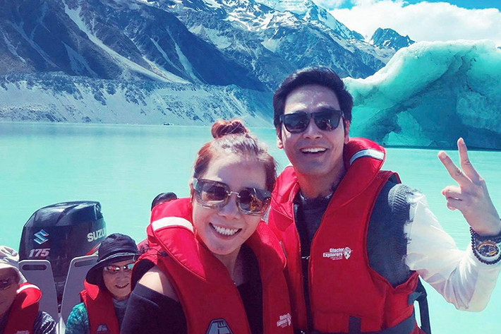 Đi du lịch ở New Zealand, vợ chồng Phan Anh có dịp đón Giáng sinh ở nước ngoài.