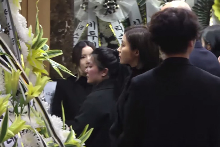 Shin Se Kyung - bạn gái cũ của Jonghyun bất ngờ đến viếng. Ảnh: Allkpop