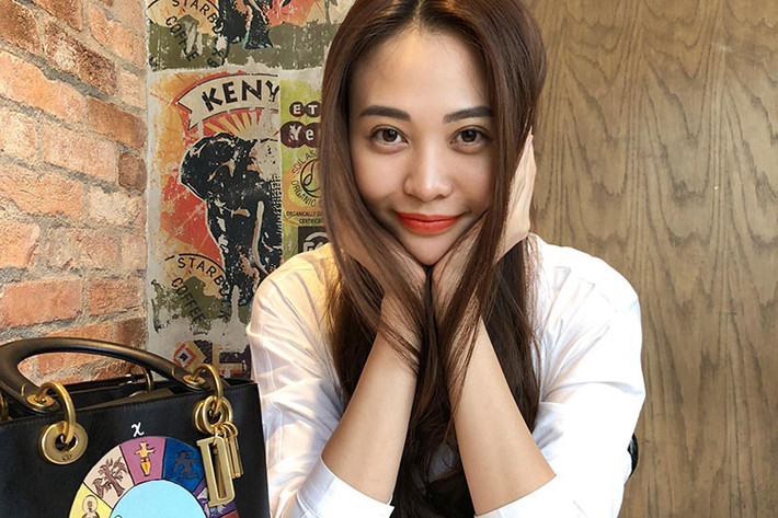 Hot Face sao Việt 24h: Đàm Thu Trang tươi rói. Gần đây, cô bị bắt gặp đi chơi cùng bạn trai Cường Đô la và con trai riêng của anh.
