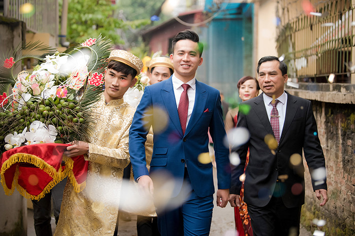 Hình ảnh hôn phu điển trai của Tố Như khi mang sính lễ trong ngày ăn hỏi diễn ra vào ngày 28/12.