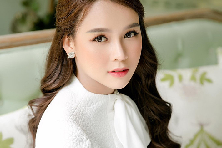 Sam là một trong những hot girl Việt đời đầu. 2 năm gần đây, cô nỗ lực cho sự nghiệp diễn xuất. Ảnh: FBNV