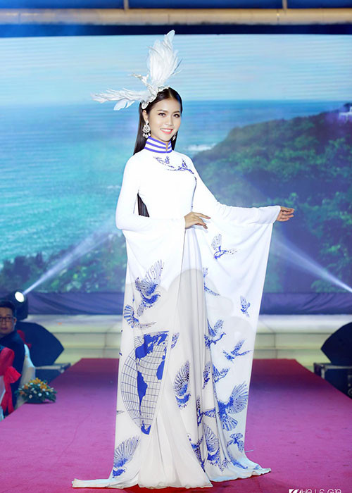 Kim Ngọc đẹp dịu dàng, đậm chất Á Đông nhưng vẻ đẹp của cô bị chê không nổi bật so với nhiều hoa hậu khác.