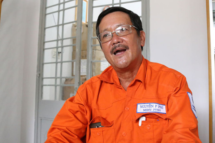 Theo Zing, bố của Hoa hậu Phương Khánh - ông Nguyễn Phương Phi làm công nhân ngành điện lực. Dù không có điều kiện chăm lo vật chất cho Phương Khánh nhưng bù lại ông thường xuyên gọi điện hỏi thăm, động viên con gái. Ảnh: Zing