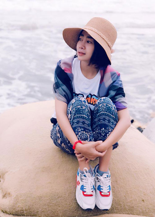 Mai Phương bị ung thư phổi. Sau khi xuất viện, cô thường xuyên cập nhật cuộc sống đời thường của mình. Mới đây, nữ diễn viên tâm sự thèm được đi du lịch, chạy show, ngủ nướng.