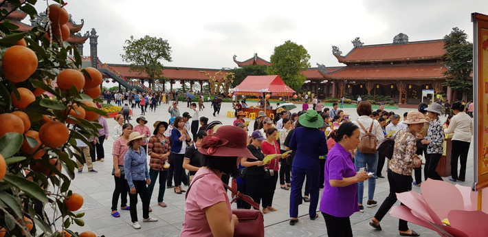 Liên quan đến thông tin chùa Ba Vàng (TP Uông Bí, tỉnh Quảng Ninh) "truyền bá vong báo oán, giải nghiệp thu tiền tỷ", ngày 21/3, Đại đức Thích Đạo Hiển, Phó Ban Trị sự kiêm Chánh thư ký Giáo hội Phật giáo tỉnh Quảng Ninh, cho biết 2 năm trước, Giáo hội Phật giáo tỉnh Quảng Ninh đã lên tiếng cảnh báo về hoạt động này.
