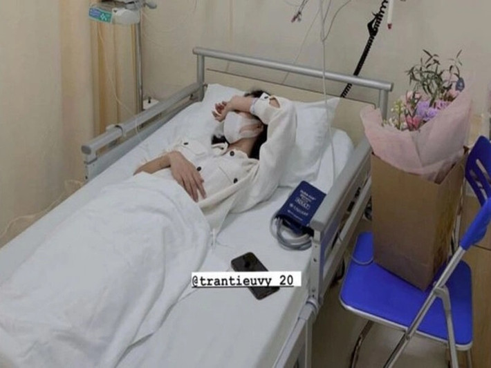 Cách đây ít ngày, Hoa hậu Tiểu Vy nhập viện. Cô bị viêm dạ dày, giảm 5kg. Sau vài ngày điều trị, Tiểu Vy ra viện. Ảnh: Vietnamnet