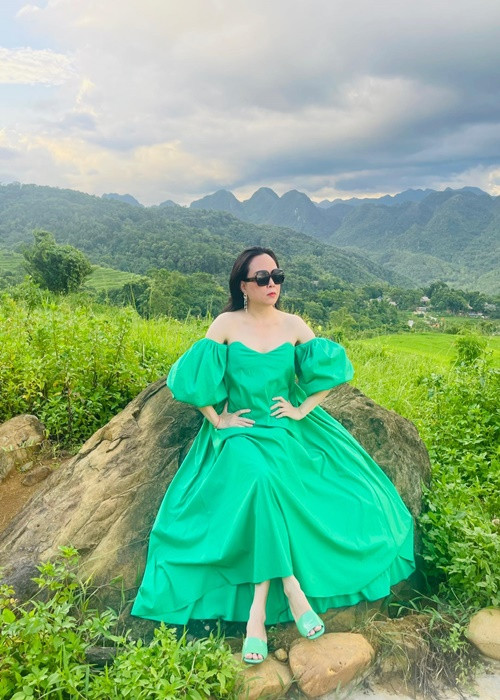 Nữ doanh nhân ngày càng rạng rỡ, xinh đẹp hậu chia tay tình trẻ.