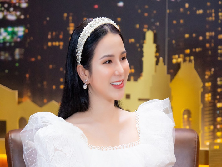 Theo Diệp Lâm Anh, cô có cuộc nói chuyện kéo dài 2 tiếng với người thứ ba. Ảnh: Vietnamnet