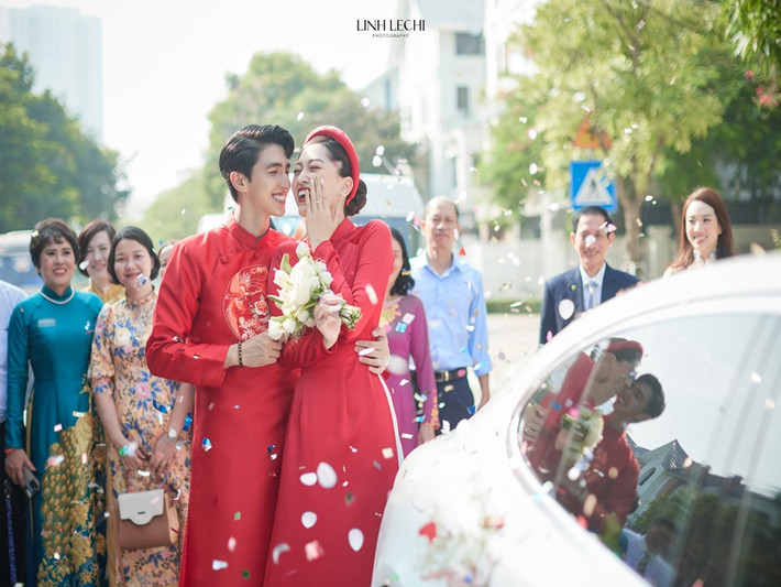 Bình An và gia đình đón Phương Nga về quê nhà Phú Thọ.
