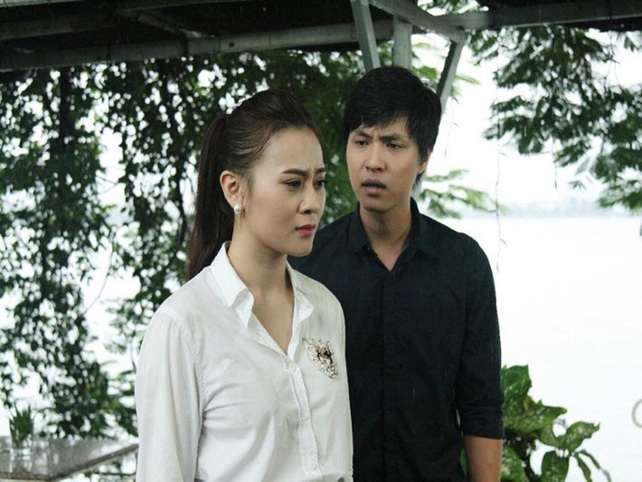 Phương Oanh sinh năm 1989, xuất thân là người mẫu, ca sĩ. Năm 2012, cô bắt đầu đóng phim với những vai phụ trong các bộ phim truyền hình. Để chuyên tâm đóng phim, Phương Oanh không đi hát hay làm người mẫu.
