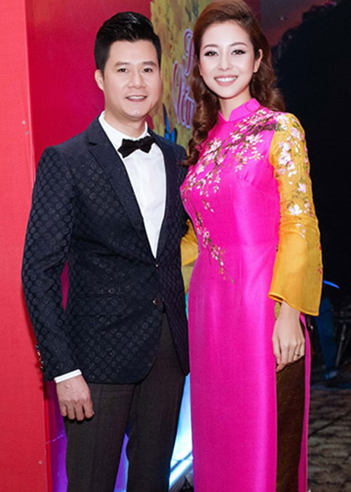 Quang Dũng không ngại ông xã của Jennifer Phạm. Nam ca sĩ chia sẻ, anh và doanh nhân Đức Hải chia sẻ với nhau nhiều về chuyện nuôi dạy con.