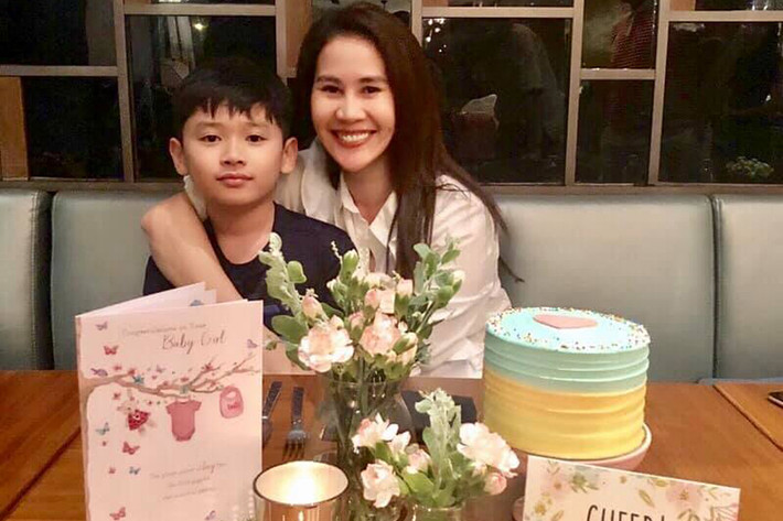 Sau khi ly hôn, Thân Thúy Hà một mình nuôi con trai Duy Anh. Ảnh: FBNV