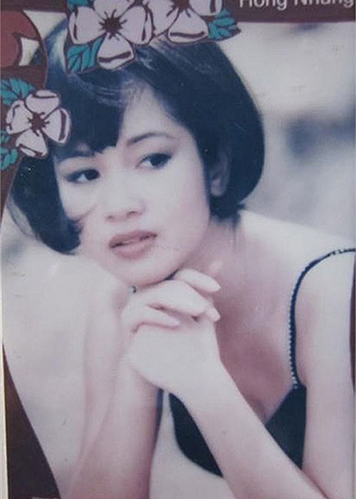 Hồng Nhung bước chân vào showbiz năm 15 tuổi. Ngoài giọng hát, cô còn gây ấn tượng bởi vẻ ngoài tươi trẻ. Trong ảnh là Hồng Nhung năm 1997. Ảnh: VTC
