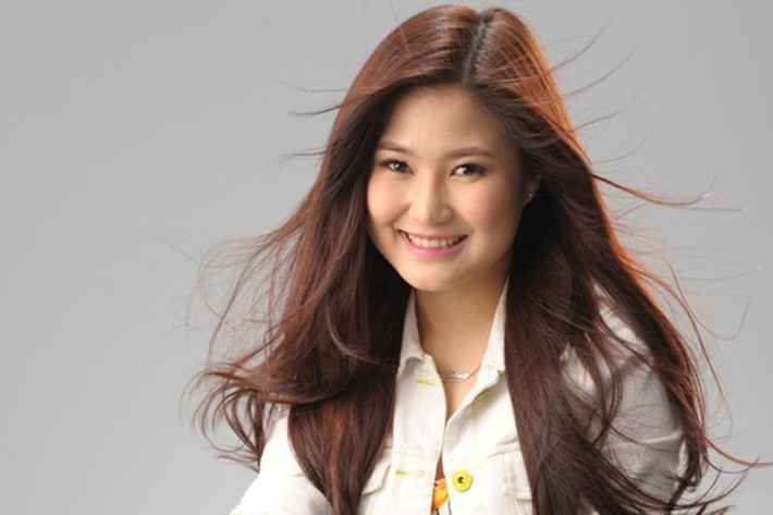 Ở thời điểm đăng quang cuộc thi The Voice 2012, Hương Tràm sở hữu gương mặt khá tròn trịa. Chiếc mũi của cô còn được nhiều người nhận xét khá thấp. Ảnh: Yan News