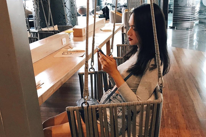 Hương Giang Idol đang đi du lịch Thái Lan. Hậu scandal xúc phạm nghệ sĩ Trung Dân, nữ ca sĩ chuyển giới khá lặng lẽ.