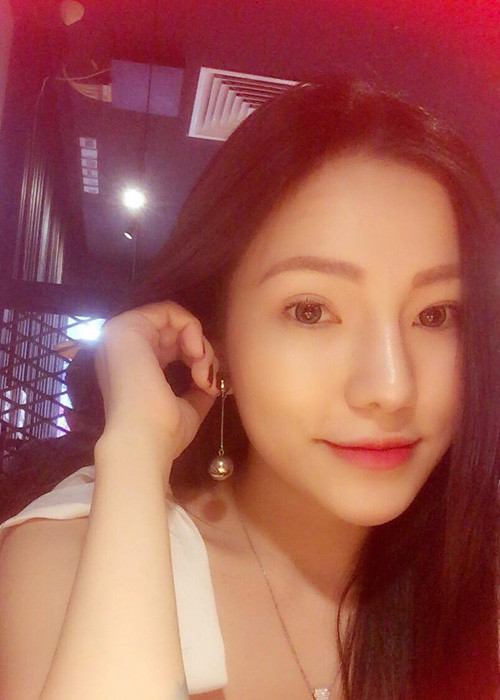 Vợ cũ Lâm Vinh Hải - Lý Phương Châu khoe gương mặt xinh đẹp sau khi phẫu thuật thẩm mỹ.