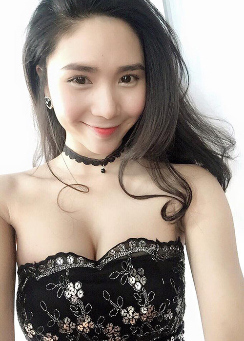 Nhiều bức ảnh gợi cảm của nữ diễn viên phim “Người phán xử” hút hồn cánh mày râu. Ảnh: FBNV