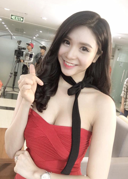 Nếu chia tay Thanh Bi, Quang Lê có sẽ tiếc hùi hụi khi ngắm lại những khoảnh khắc quá đỗi gợi cảm của bạn gái 9x. Ảnh: FBNV