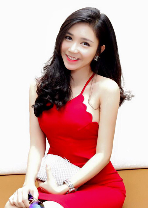 Sở hữu thân hình khá chuẩn, Thanh Bi thường xuyên diện trang phục bó sát khoe những đường cong gợi cảm. Ảnh: FBNV