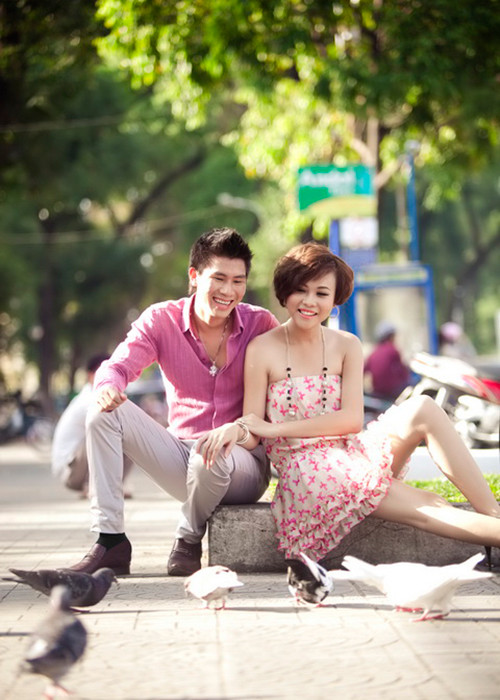 “Việc hai ca sĩ trẻ cùng nhau hát song ca nếu nói là có hay không có chuyện tình cảm thì chắc chắn đều nhận được sự nghi ngờ. Vì thế nên Trang sẽ không giải thích về điều này. Thực ra, nếu yêu nhau, chắc chắn chúng tôi sẽ hiểu và cùng thể hiện bài hát hợp ý nhau hơn”, Thu Trang chia sẻ với Xzone. Ảnh: Vnmedia