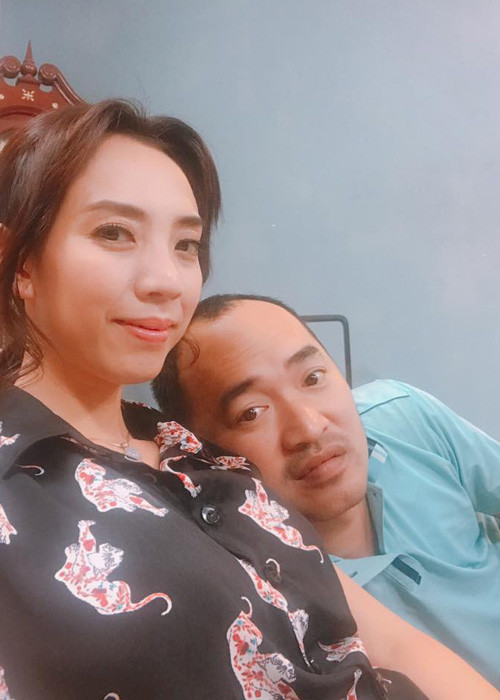 Nữ diễn viên hài Thu Trang khoe ảnh bên Tiến Luật kèm chú thích: "Người đàn ông mạnh mẽ".