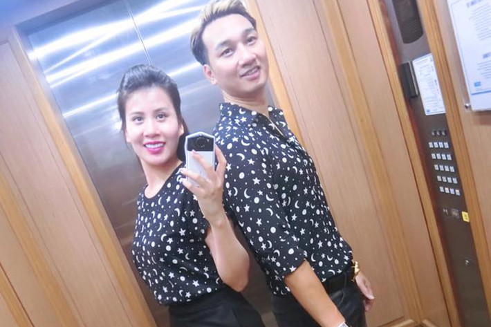 Hot Face sao Việt 24h: Đi họp lớp, vợ chồng MC Thành Trung - Ngọc Hương chọn mặc đồ đôi.