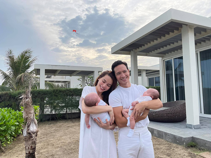 Có bố mẹ là cặp sao nổi tiếng Hồ Ngọc Hà - Kim Lý, bé Lisa và bé Leon là những nhóc tì " ngậm thìa vàng" của Vbiz.
