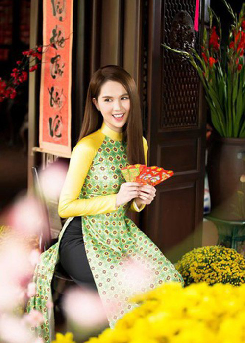 Ngoài bố mẹ, nữ hoàng nội y còn hào phóng tặng quà Tết "khủng" cho họ hàng.