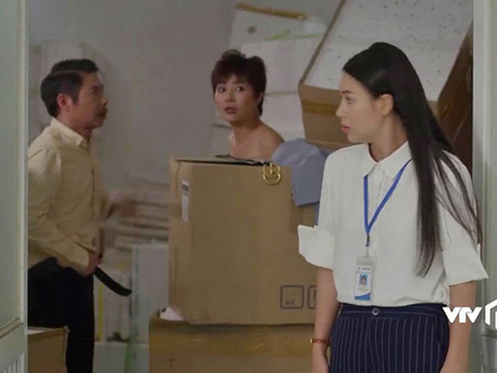Cảnh "vụng trộm" của diễn viên Thanh Hương trong "Hướng dương ngược nắng" xảy ra ở nhà kho và với Phó giám đốc Vụ do NSND Công Lý đóng. Ảnh: Người đưa tin