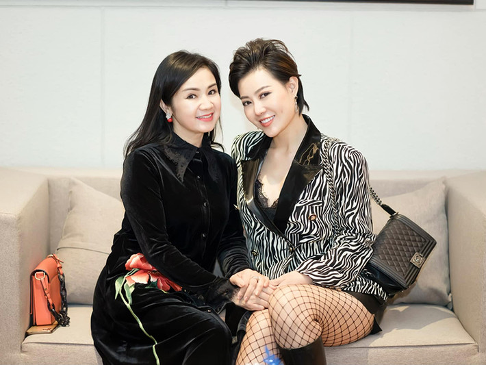 Thanh Hương hội ngộ diễn viên Thu Hà. Cả hai đóng chung phim "Hướng dương ngược nắng". Trên phim, An của Thanh Hương là người được bà Bạch Cúc (NSND Thu Hà) cài vào Cao Dược để thử lòng Kiên.