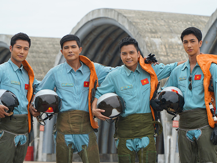 “Yêu hơn cả bầu trời” là bộ phim khai thác đề tài người lính không quân. Dự án có sự tham gia diễn xuất của Quang Sự, Thanh Sơn, Mạnh Quân và Bình An. Ảnh: Thể thao văn hóa