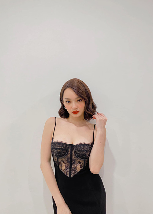 Cùng với Lan Ngọc, Kaity Nguyễn cũng là nữ chính phim Việt trăm tỷ. Cô góp mặt trong phim "Em chưa 18", và "Tiệc trăng máu".