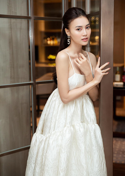 Ninh Dương Lan Ngọc là cái tên sáng giá trong những năm trở lại đây. Cô là nữ chính của hai bộ phim Việt trăm tỷ "Gái già lắm chiêu 3" và "Cua lại vợ bầu".