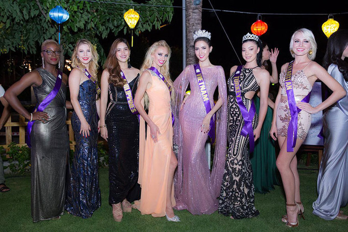 Tân Hoa hậu còn nghẹn ngào gửi lời cảm ơn đến gia đình, bạn bè và những người hâm mộ. Ảnh: FBNV