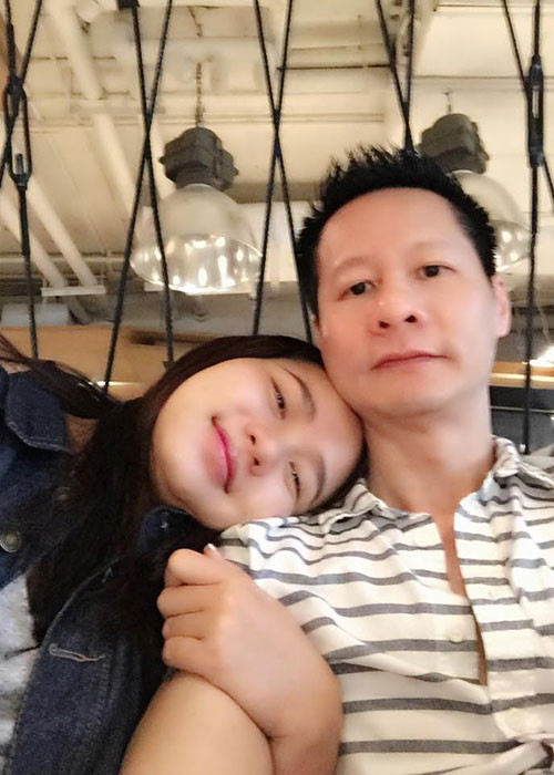 Trước lệnh bắt giữ của tòa án Mỹ, đại gia Đức An chưa vội về Mỹ mà ở lại Việt Nam cho đến khi kết thúc vụ kiện tranh chấp tài sản giữa ông và Ngọc Thúy. Ảnh: FBNV