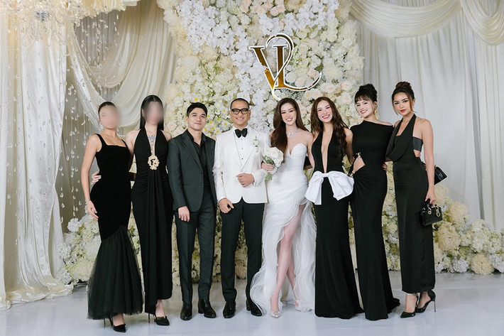 Vũ Thu Phương, Kim Duyên, Ngọc Châu cũng dự hôn lễ của Khánh Vân. Ảnh: FB Khánh Vân.