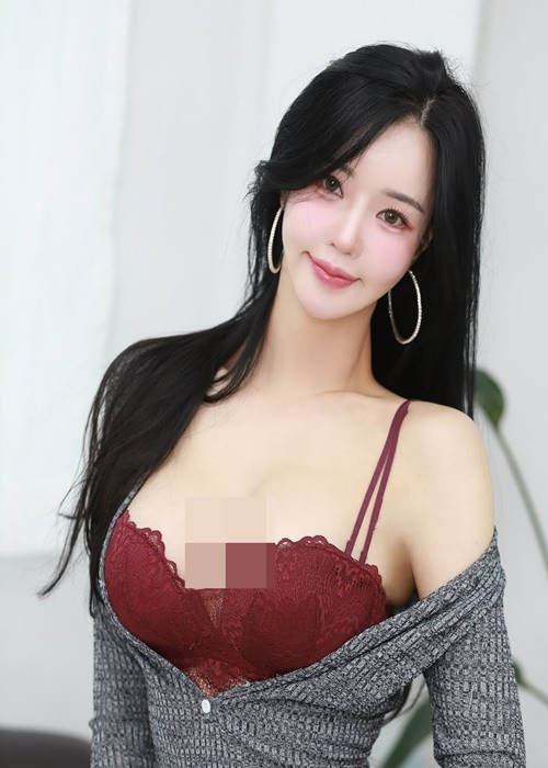 Park Chae Hee diện mốt lộ nội y.