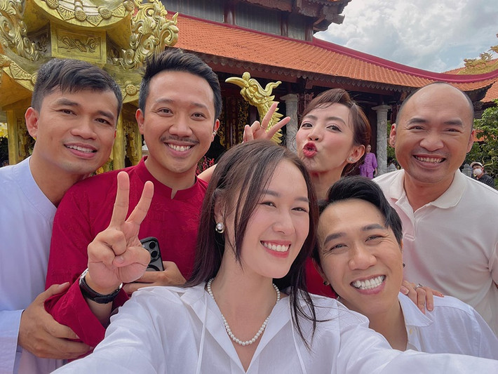 Dù 3 giờ sáng, Trấn Thành vẫn gọi điện trò chuyện với diễn viên Thu Trang để giúp vợ chồng nữ diễn viên giảng hòa. Ảnh: FB Tạ Anh Đức.