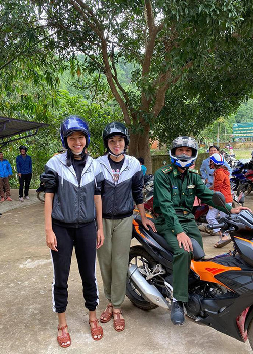 Nhiều mỹ nhân Việt cũng kêu gọi quyên góp cho miền Trung. Kỳ Duyên và Minh Triệu nhận được tổng số tiền hơn 742 triệu đồng, Lệ Hằng quyên góp được khoảng 450 triệu đồng. Với số tiền khủng mà sao Việt kêu gọi được, bà con miền Trung sẽ có thêm sức mạnh để vượt qua những khó khăn trong và sau lũ.