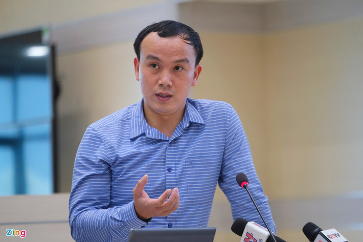 Ông Hoàng Phúc Lâm, Phó giám đốc Trung tâm Dự báo Khí tượng Thủy văn Quốc gia, đưa ra các phân tích sâu về đặc điểm, tính chất của bão số 9. Các phân tích chuyên môn của ông nhằm đánh giá xu hướng của bão trong những giờ tới. Sau cuộc họp báo thông tin vào buổi chiều, lúc 23h, ông tiếp tục có cuộc họp giao ban, thảo luận với các đồng nghiệp về diễn biến bão trong những giờ sau.